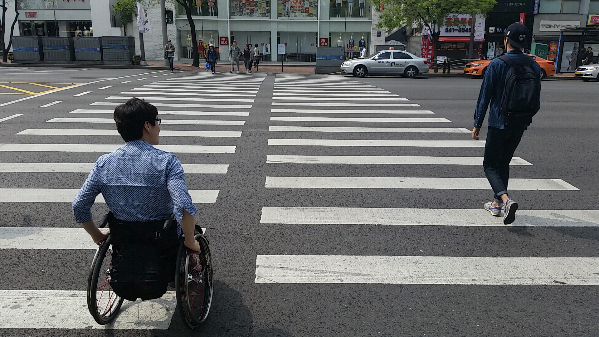 12. 압구정로데오역 주변